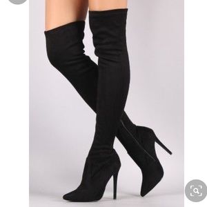Over the knee pointy toe boots 👢